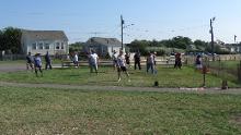 Tai Chi in the Park (August 13, 2016): One of the go-to warm-ups for these mornings is Advance and Retreat from The Nine Temple Exercises. Here, Laoshi Laurince McElroy (C) instructs the participants in its details.